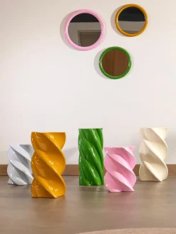 Mesa auxiliar en forma orgánica Marshmallow