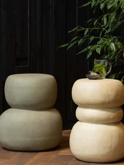 Mesa auxiliar para exterior en forma orgánica Oda