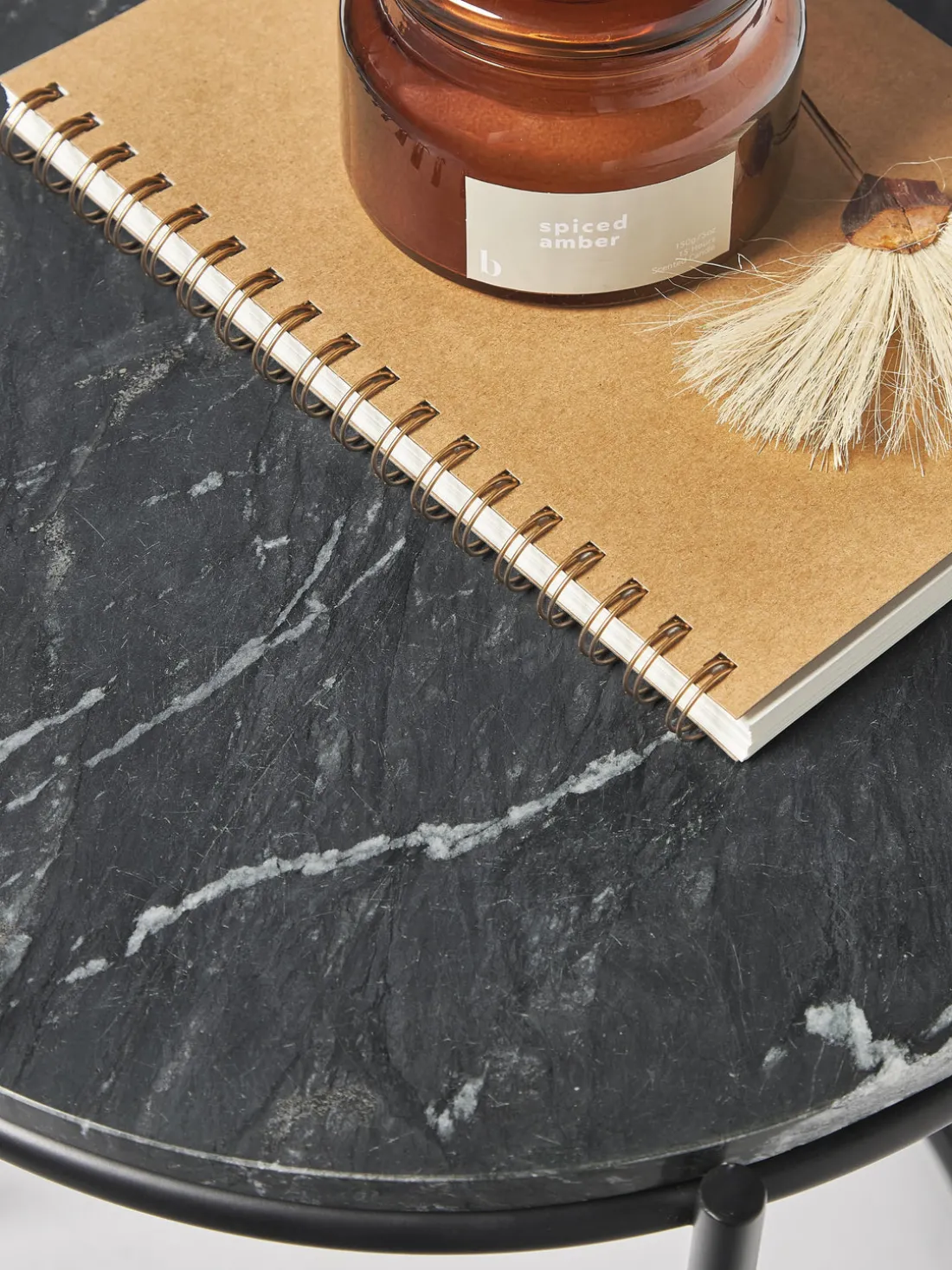 Mesa auxiliar redonda de mármol Ella