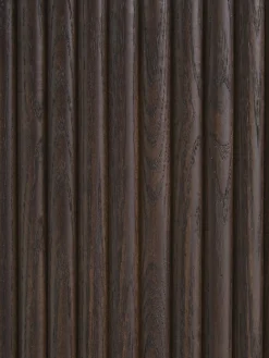 Mesa auxiliar redonda de madera Nele, con espacio de almacenamiento