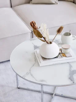 Mesa de centro redonda con tablero de vidrio en look mármol Antigua