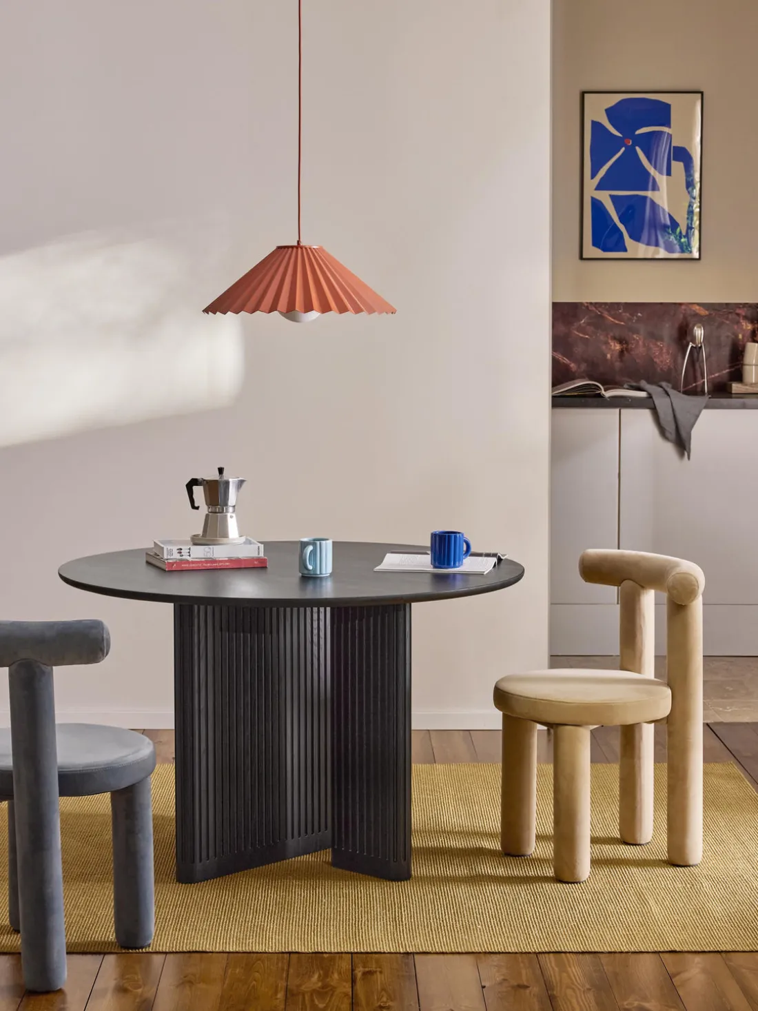 Mesa de comedor redonda de madera de roble Jolka, tamaños diferentes