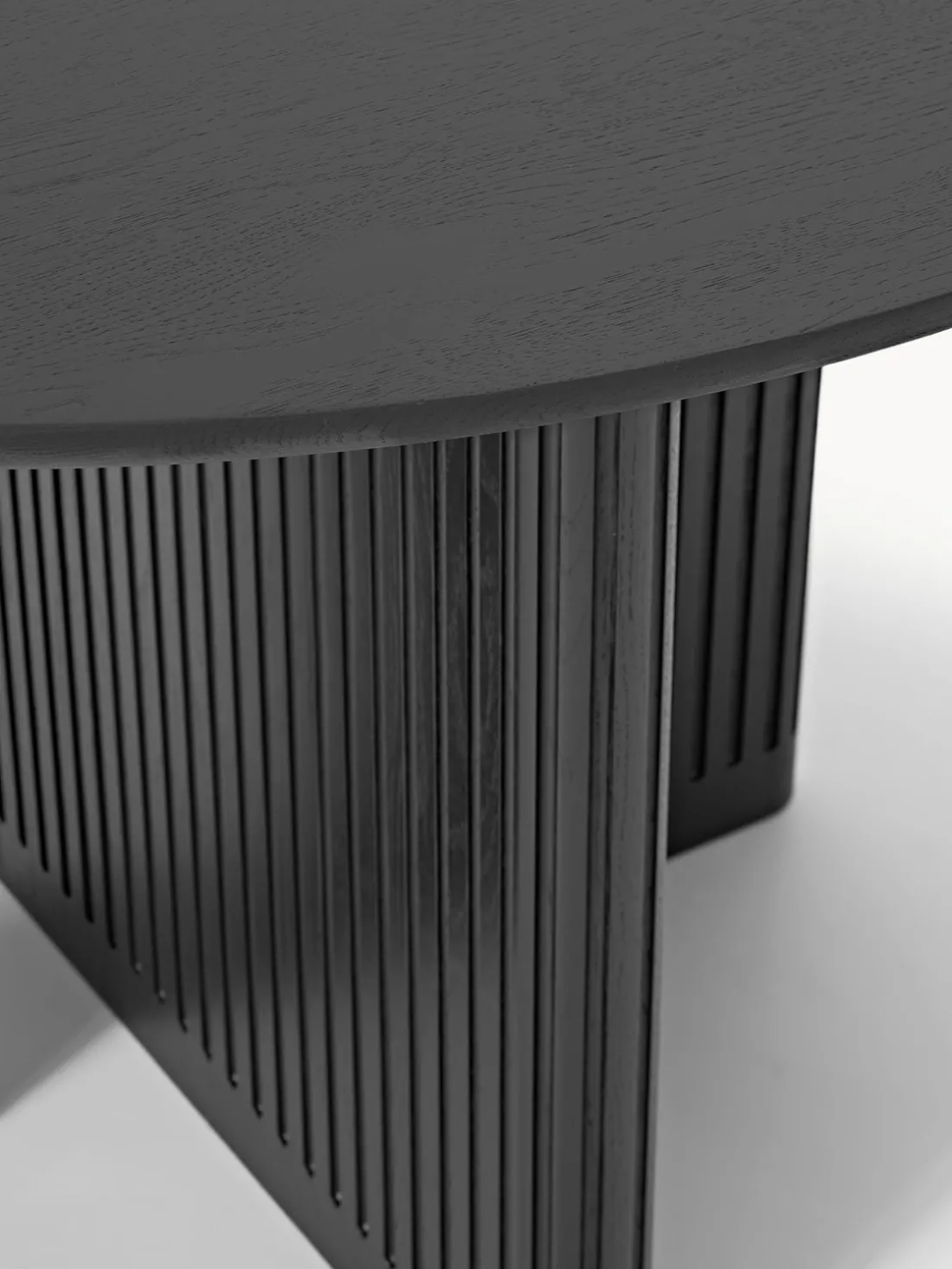 Mesa de comedor redonda de madera de roble Jolka, tamaños diferentes