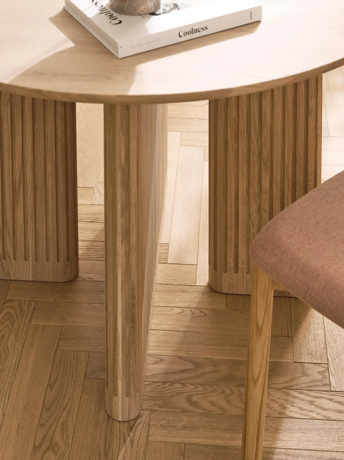 Mesa de comedor redonda de madera de roble Jolka, tamaños diferentes