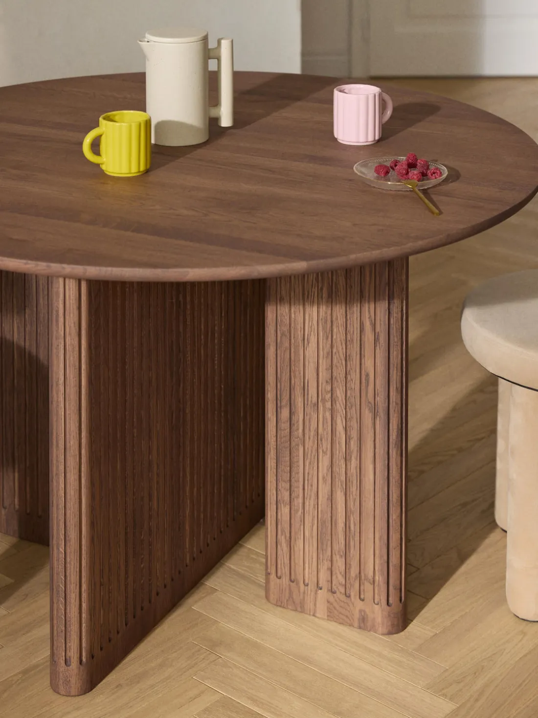 Mesa de comedor redonda de madera de roble Jolka, tamaños diferentes
