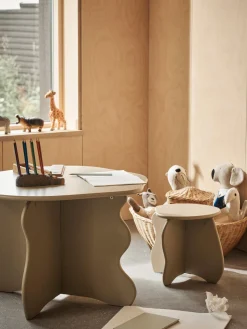 Mesa infantil de madera en forma orgánica Slope