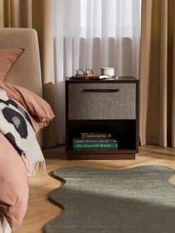 Mesita de noche de madera con frente tapizado Wisp