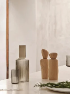 Molinillo de especias de madera de roble Cairn