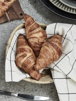 Panera artesanal de ratán Conical