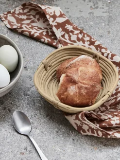 Panera artesanal de ratán Conical