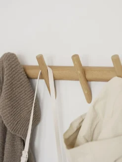 Perchero de madera de roble Hillmond