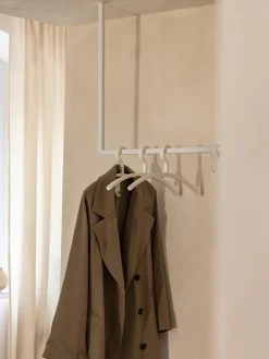 Perchero de metal Rubi