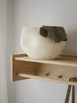Perchero de pared de madera de roble Hillmond