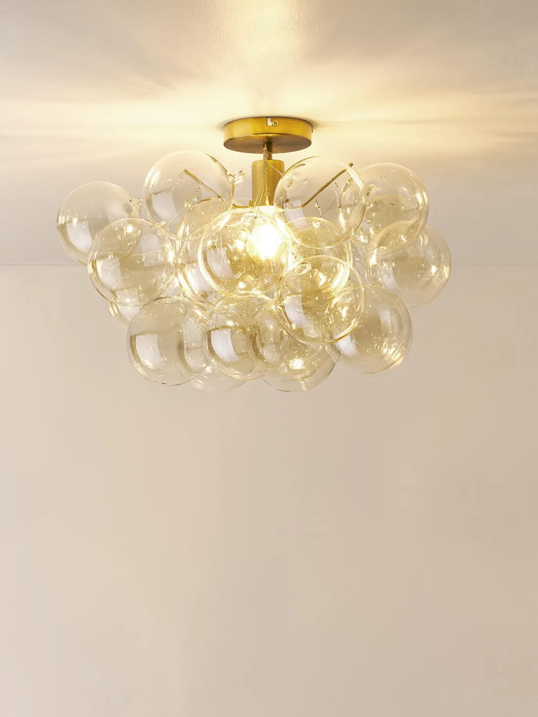 Plafón con pantallas esfericas Bubbles