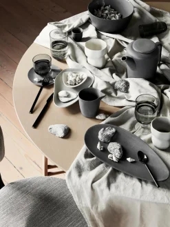 Plato llano con forma orgánica artesanal Limfjord