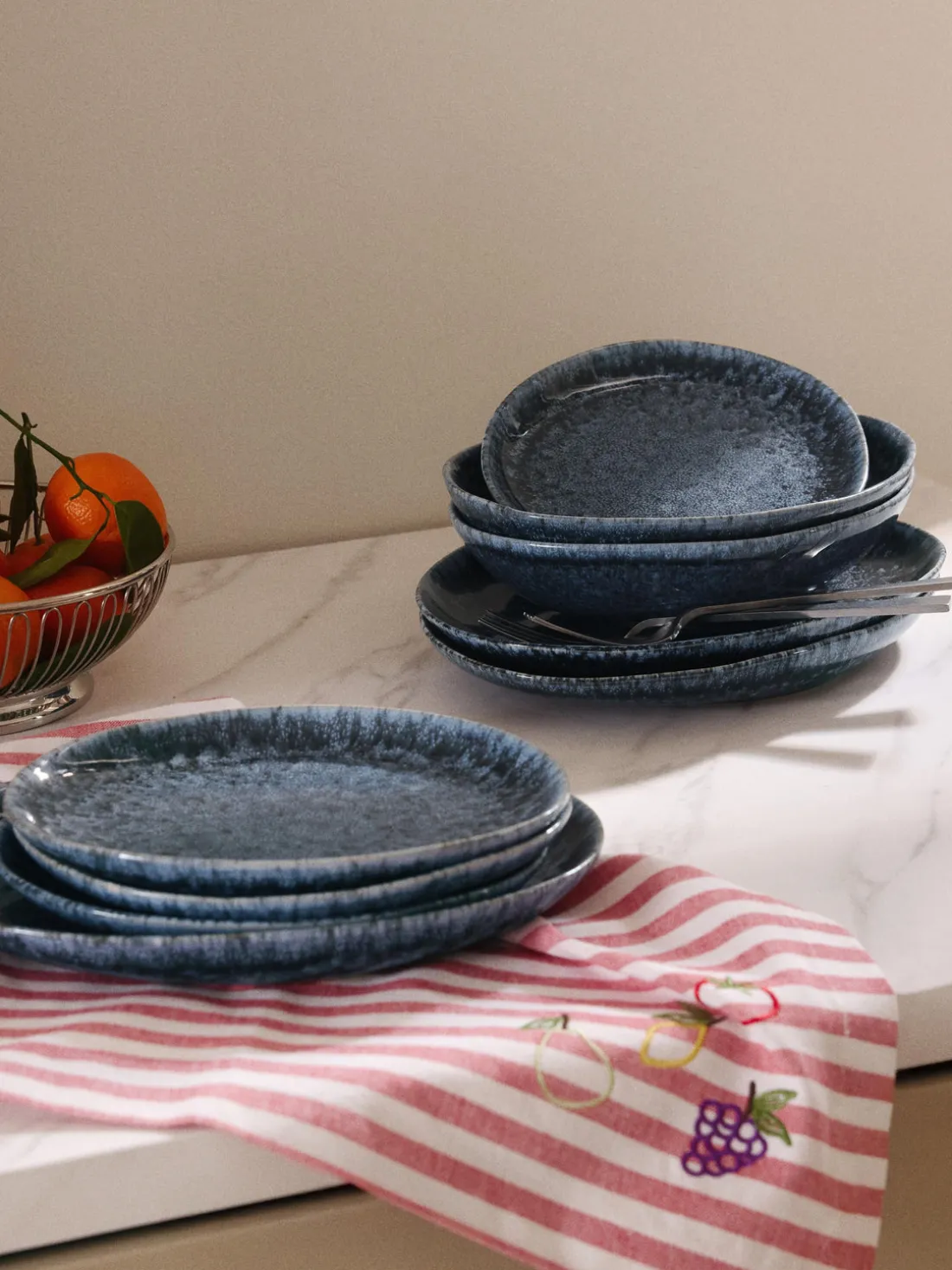 Platos hondos artesanales en forma orgánica Macey, 4 uds.