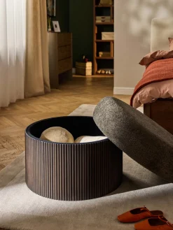 Puf grande tapizado en borreguillo bouclé con espacio de almacenamiento Nala