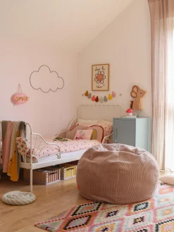 Puf infantil artesanal de pana Flora