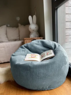 Puf infantil artesanal de pana Flora