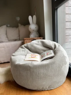 Puf infantil artesanal de pana Flora