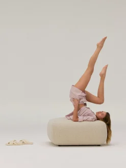 Puf reposapiés en tejido bouclé Sofia