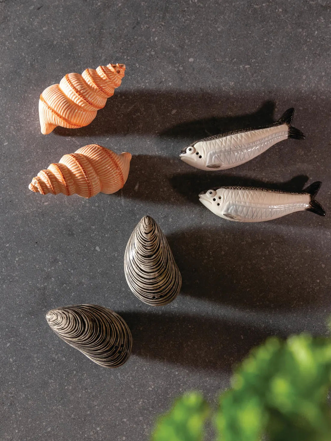 Salero y pimentero artesanales de dolomita Mussel, 2 uds.