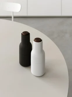 Salero y pimentero con tapa de nogal Bottle Grinder, 2 uds.