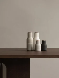 Salero y pimentero pequeños de diseño Bottle Grinder, 2 uds.