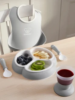 Set de vajilla infantil Bliss con babero, 4 pzas.