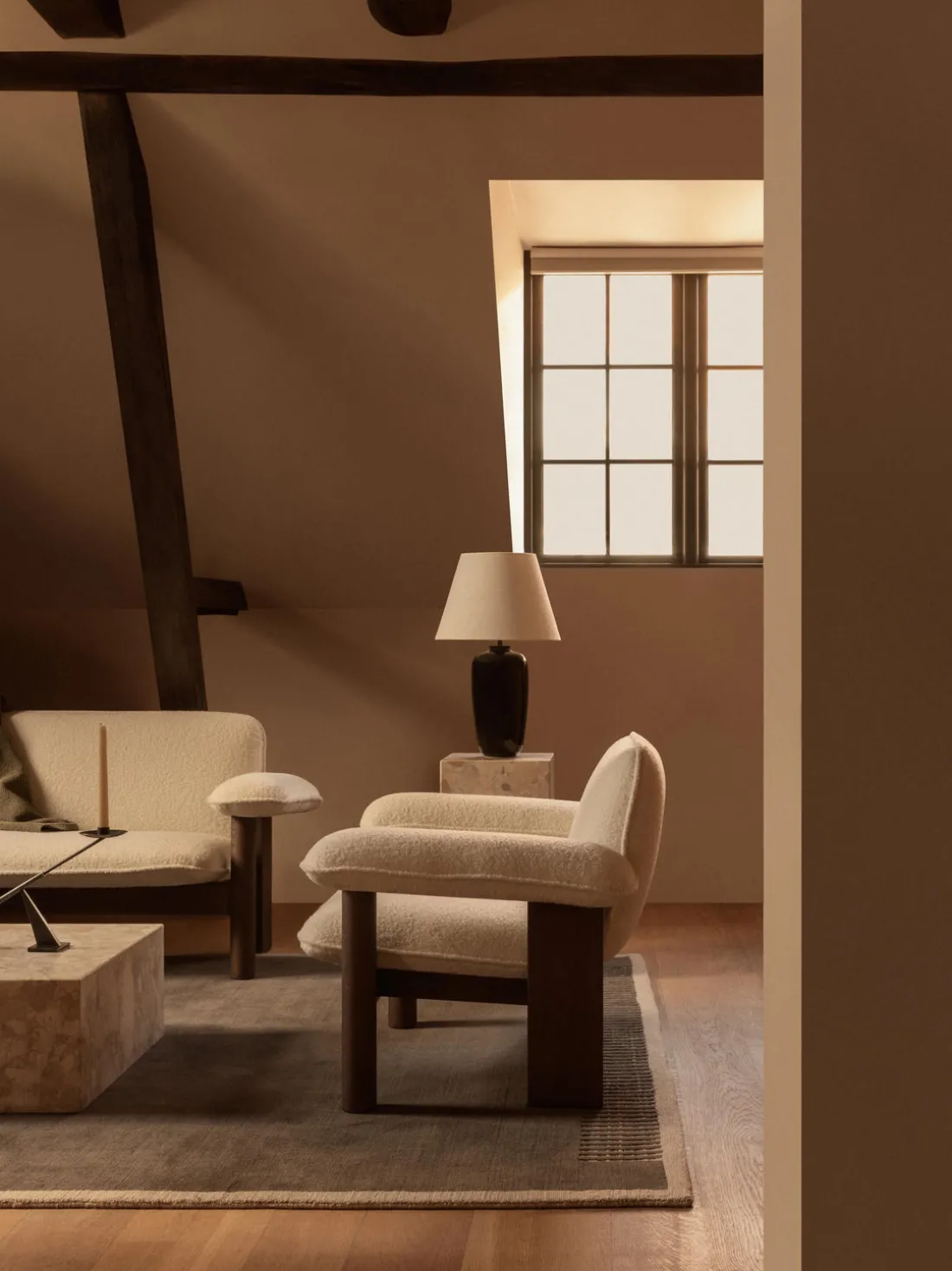 Sillón de lana y madera de roble Brasilia