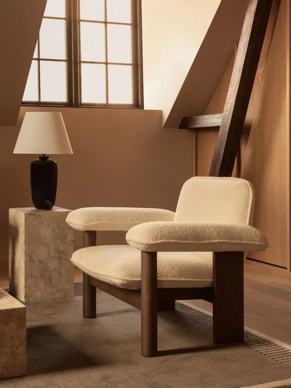 Sillón de lana y madera de roble Brasilia