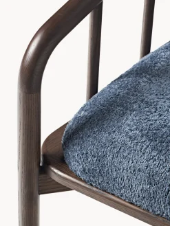 Sillón de madera de fresno con tapizado de borreguillo Balin