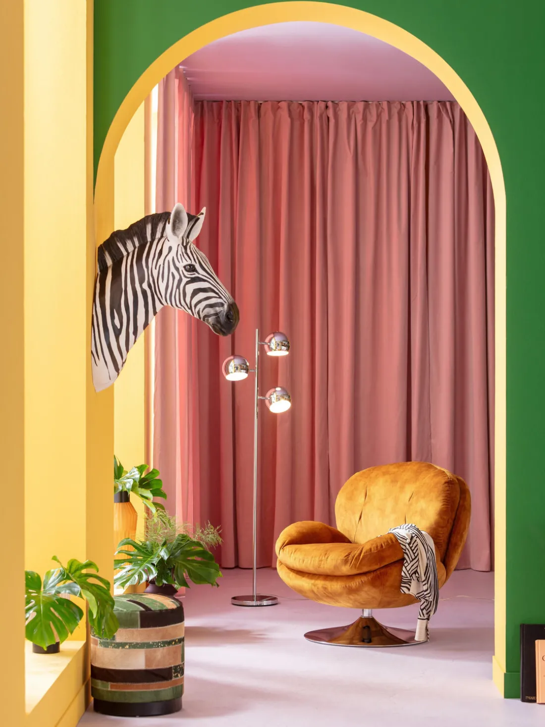 Sillón giratorio de terciopelo Cosy