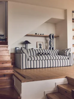 Sofá Nomad: 244 cm - Rocco, Chalkstripe (3 plazas)