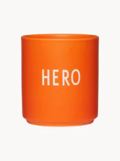 Taza de diseño con letras Favourite HERO