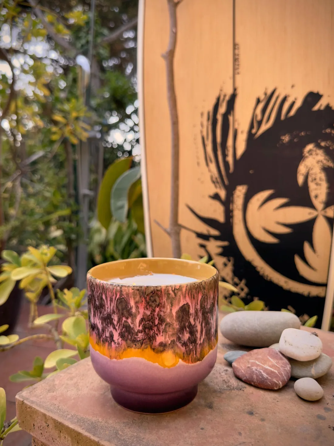 Vela perfumada artesanal de dos mechas 70´s (salvia y pétalos de rosa)