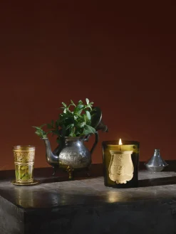 Vela perfumada artesanal Cyrnos (higo negro, madera de cedro, lavanda & pino)