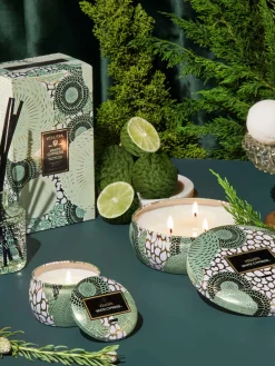 Vela perfumada artesanal Japonica Collection (ciprés, bayas de enebro, hojas de menta y madera)