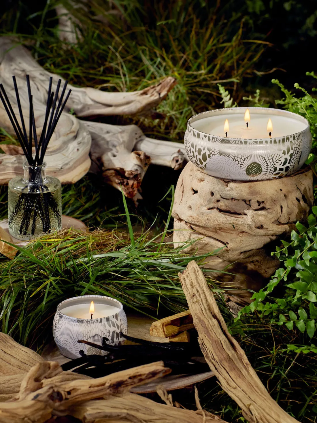 Vela perfumada artesanal de tres mechas Japonica Collection (Santal, vainilla Bourbon francesa y oud)