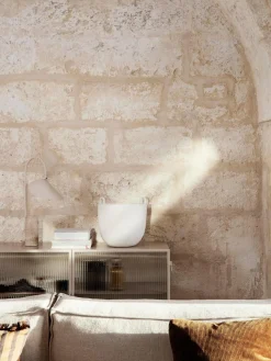 Vitrina con puertas de vidrio Haze