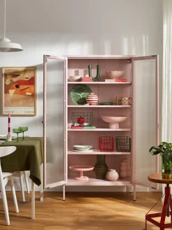 Vitrina de metal con cristal acanalado The Collector