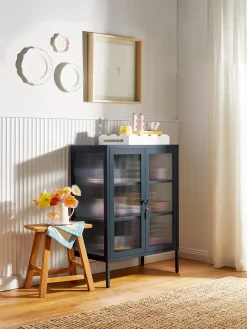 Vitrina de metal con cristal acanalado The Mixer