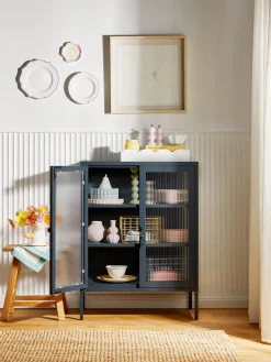 Vitrina de metal con cristal acanalado The Mixer