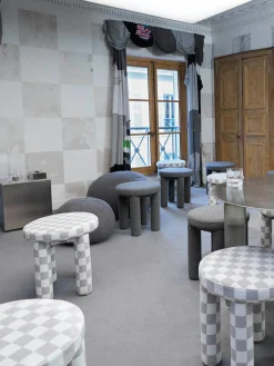 Westwing | Crosby Studios, cojín redondo en tejido bouclé Celeste, Ø 50 cm